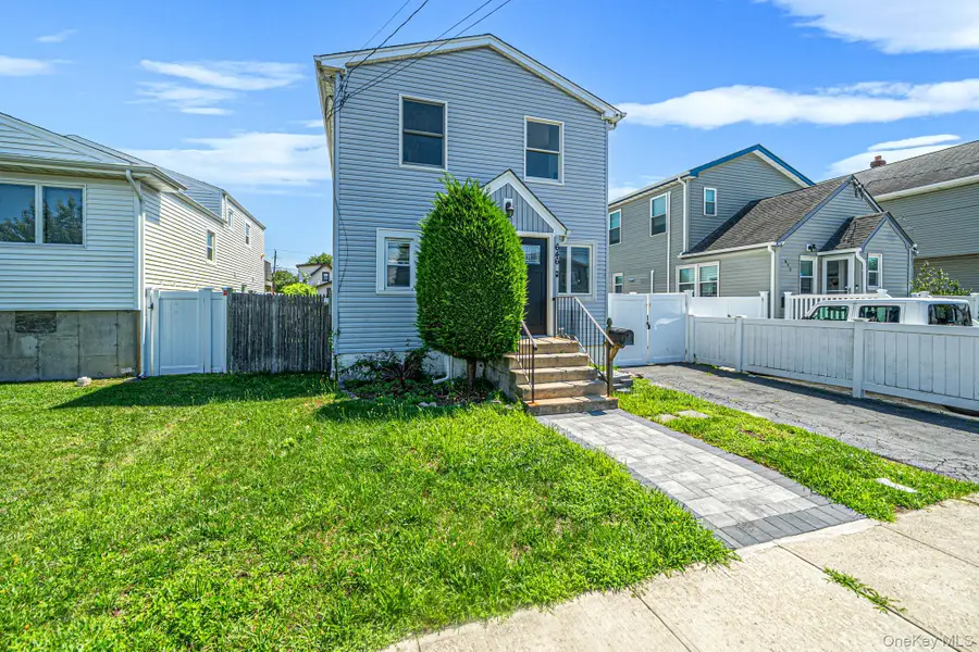 646 S 7th Street, Lindenhurst, NY 11757 - #3