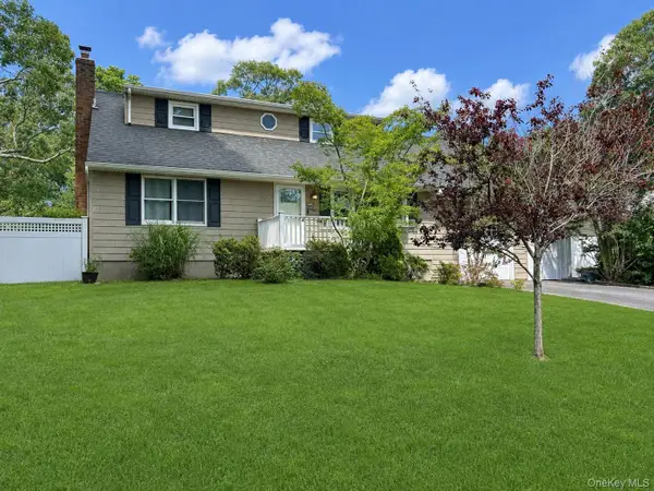 16 Hewitt Boulevard, Center Moriches, NY 11934