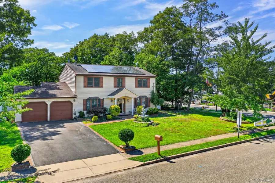 4 Winding Lane, Islandia, NY 11749 - #2