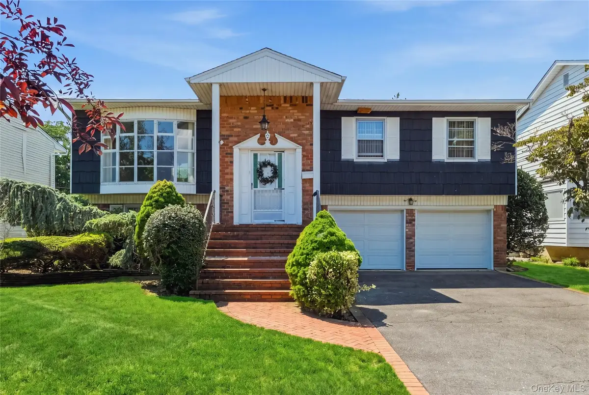 18 Valley Lane E, Valley Stream, NY 11581 - #1