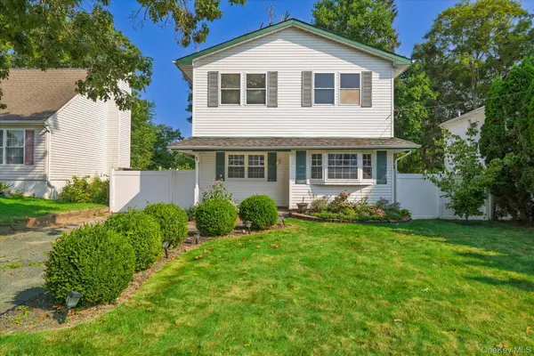 9 Robinson Drive, Shirley, NY 11967