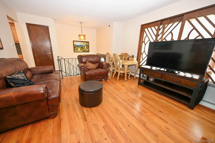 1156 Midway Court, Franklin Square, NY 11010 - #3