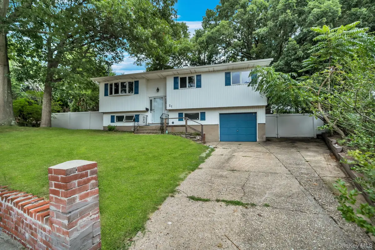 21 University Drive, Ronkonkoma, NY 11779 - #1