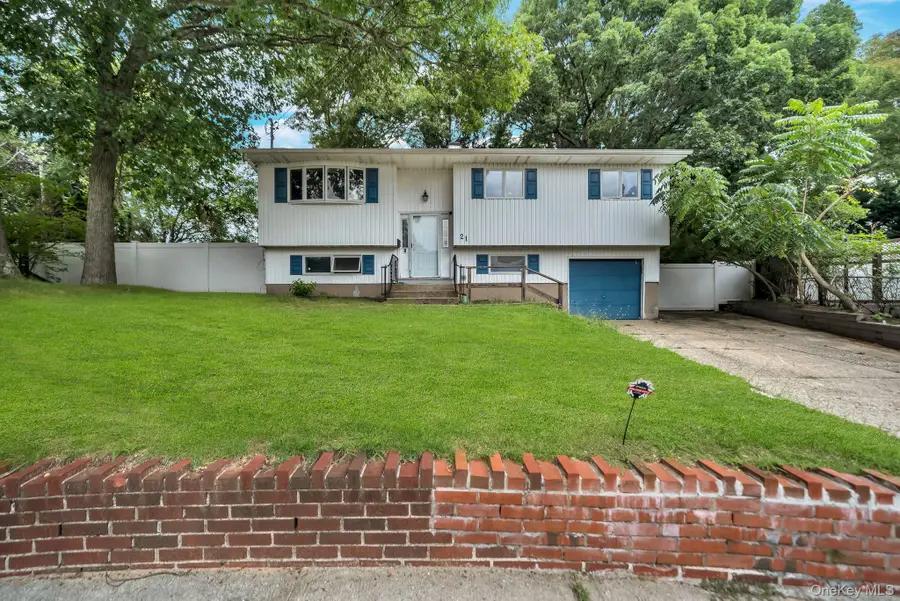 21 University Drive, Ronkonkoma, NY 11779 - #3
