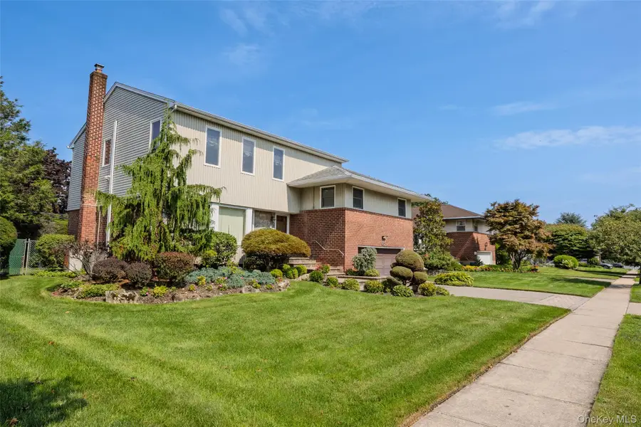 16 Winthrop Road, Plainview, NY 11803 - #2