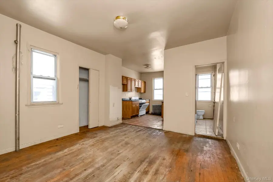 1129 E Tremont Avenue, Bronx, NY 10460 - #2