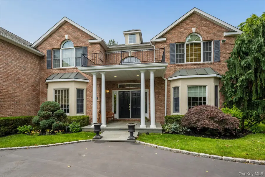50 Eastwoods Court, Roslyn, NY 11576 - #2