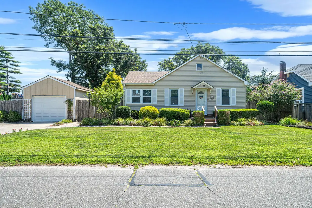 123 Clinton Avenue, Patchogue, NY 11772 - #1