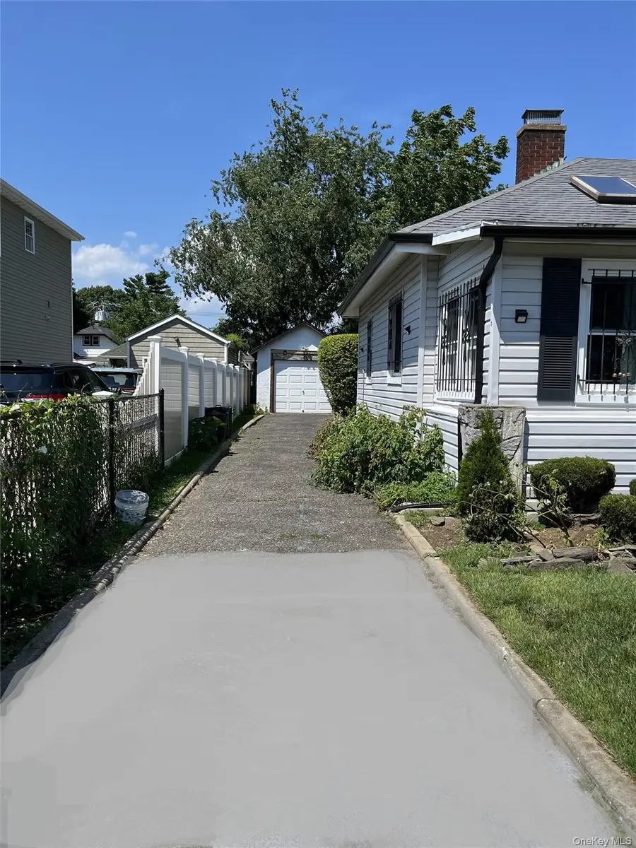 137 E Roosevelt Avenue, Roosevelt, NY 11575 - #3