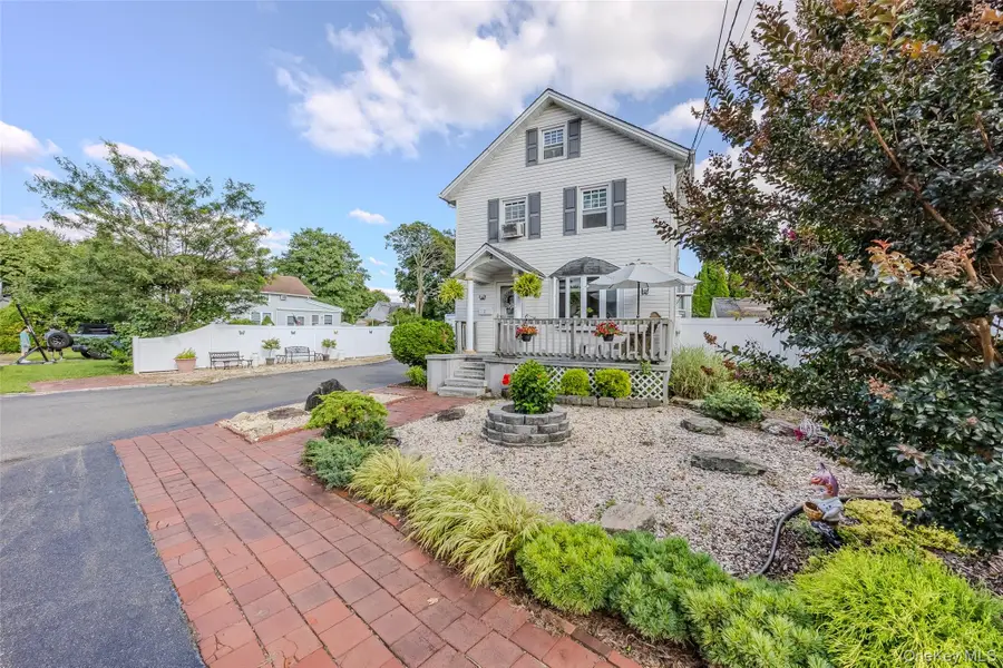 2 Dean Street, Farmingdale, NY 11735 - #3