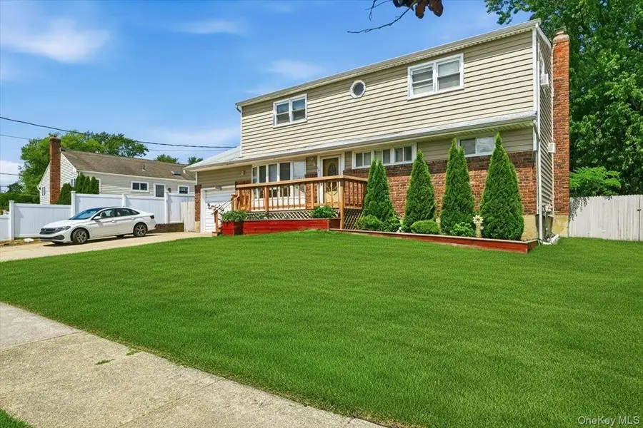 23 Hampshire Drive, Farmingdale, NY 11735 - #3