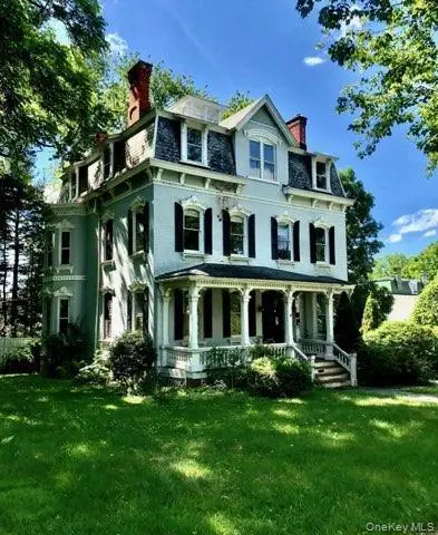 8 Garfield Place, Poughkeepsie, NY 12601