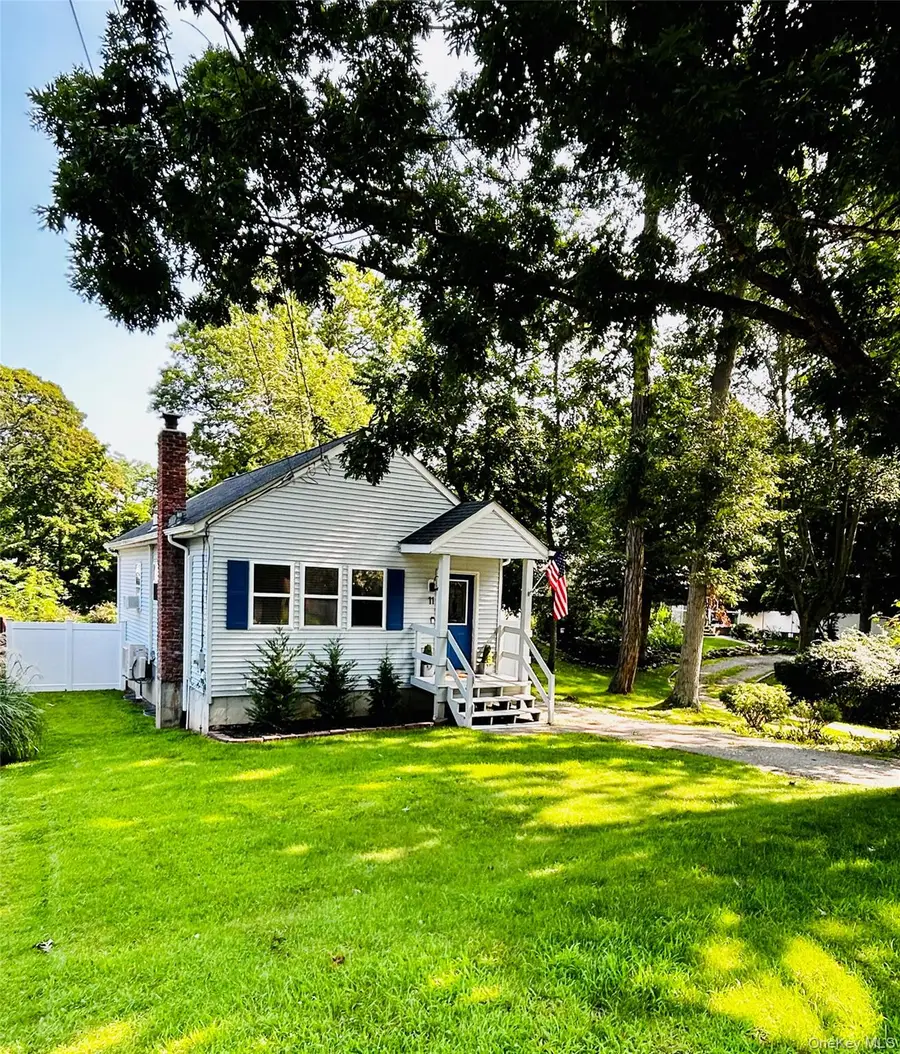 11 Huntington Road, Sound Beach, NY 11789 - #2