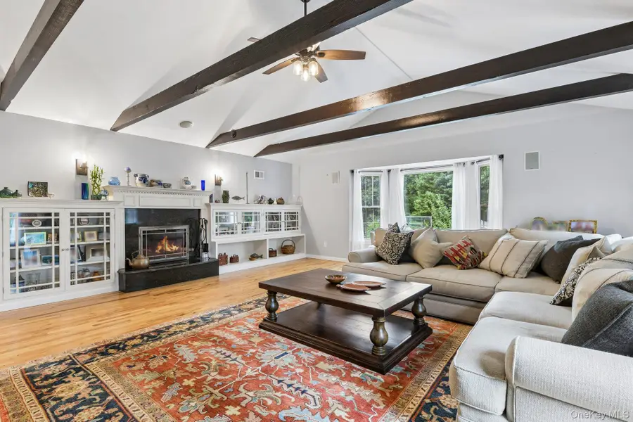 6 Pebble Hill Court, Northport, NY 11768 - #3