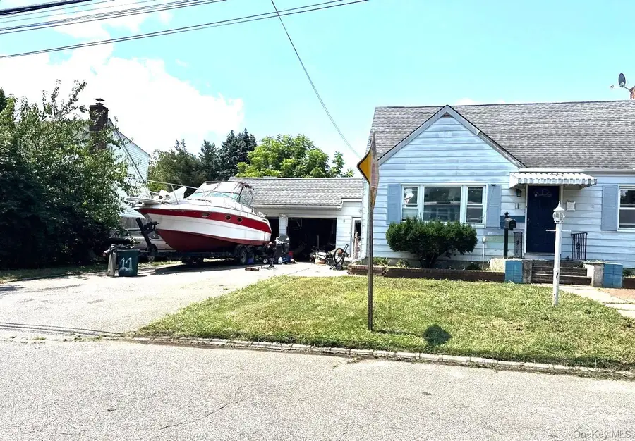11 Stevens Place, Huntington Station, NY 11746 - #2