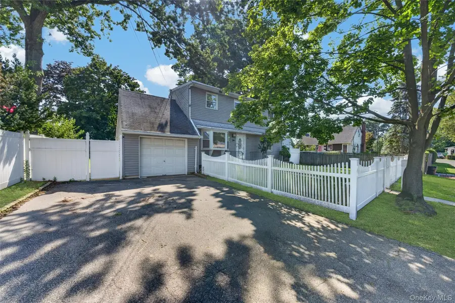 10 Field Place, Huntington Station, NY 11746 - #2