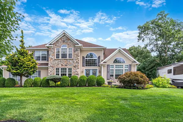 11 Horstead Court, Yaphank, NY 11980