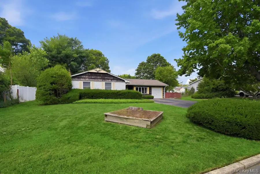 6 Budenos Drive, Sayville, NY 11782 - #3