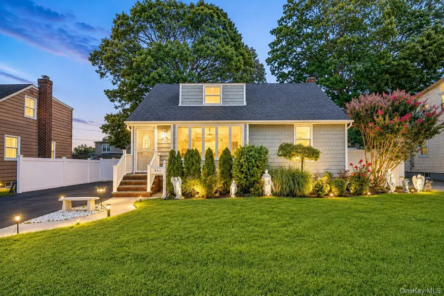 992 Woodcliff Drive, Franklin Square, NY 11010 - #2