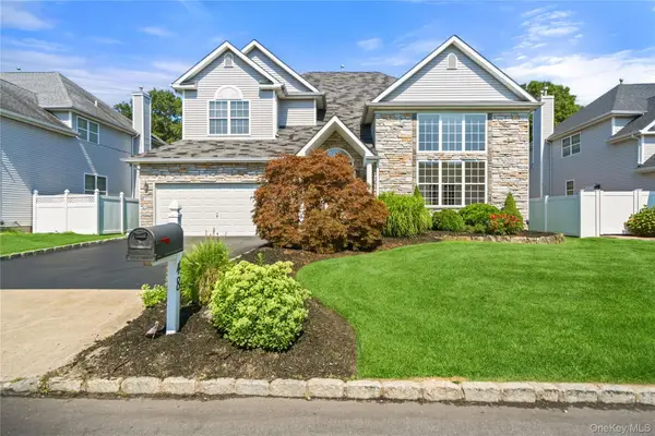 48 Peachtree Court, Holtsville, NY 11742