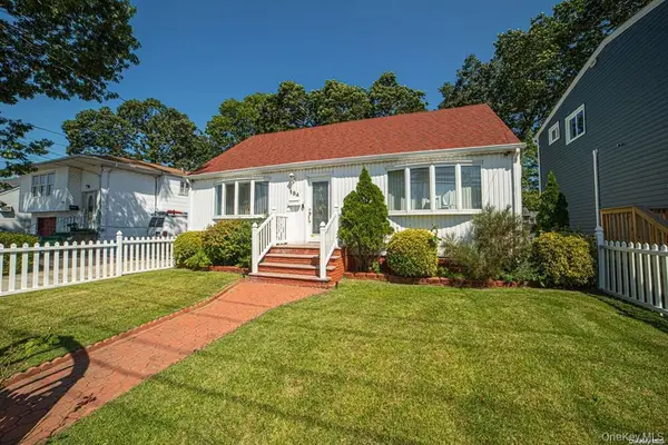 184 S Strong Avenue, Lindenhurst, NY 11757