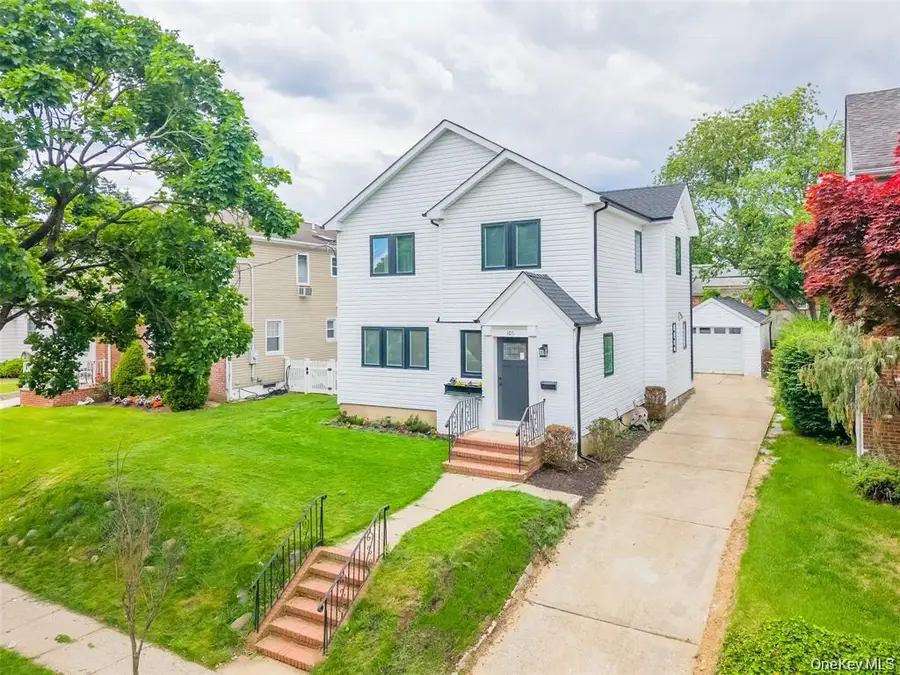 105 Moore Street, New Hyde Park, NY 11040 - #3