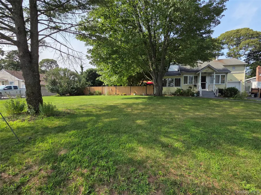 33 Elmwood Avenue, Selden, NY 11784 - #2