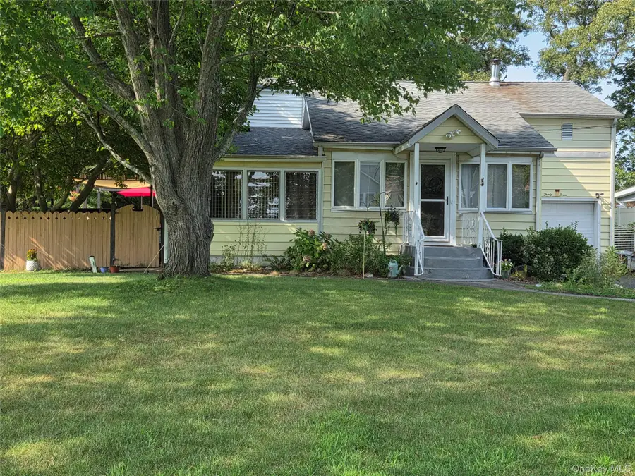 33 Elmwood Avenue, Selden, NY 11784 - #3