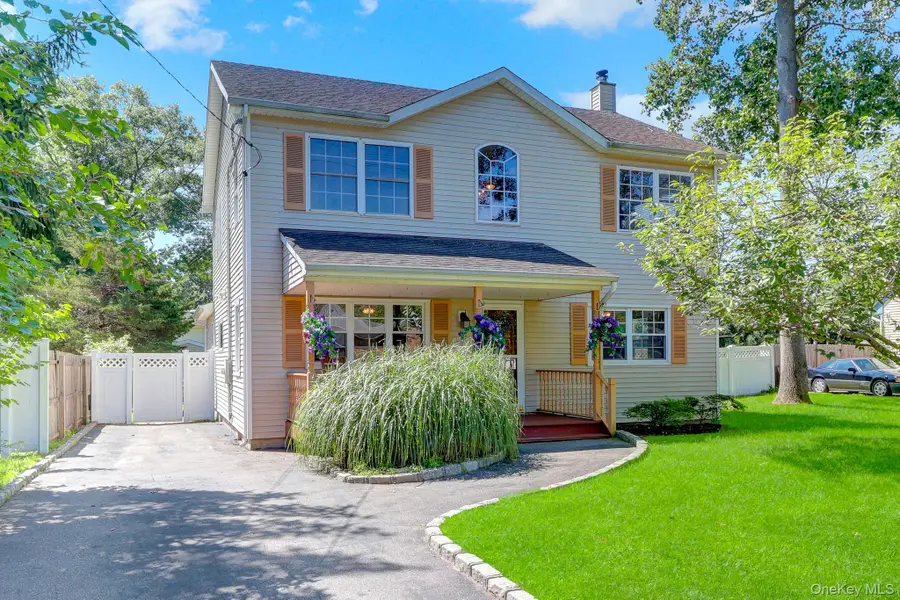 18 Aster Avenue, Holtsville, NY 11742 - #2