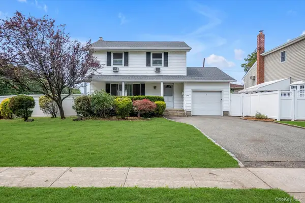3 Evelyn Lane, Syosset, NY 11791