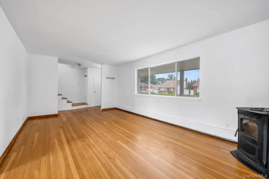 3 Evelyn Lane, Syosset, NY 11791 - #3