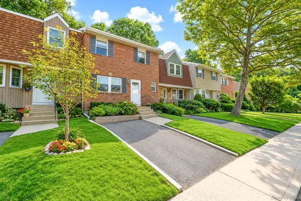 115 Woody Lane, Woodbury, NY 11797