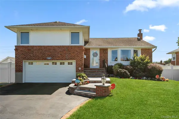 542 N Suffolk Avenue, Massapequa, NY 11758
