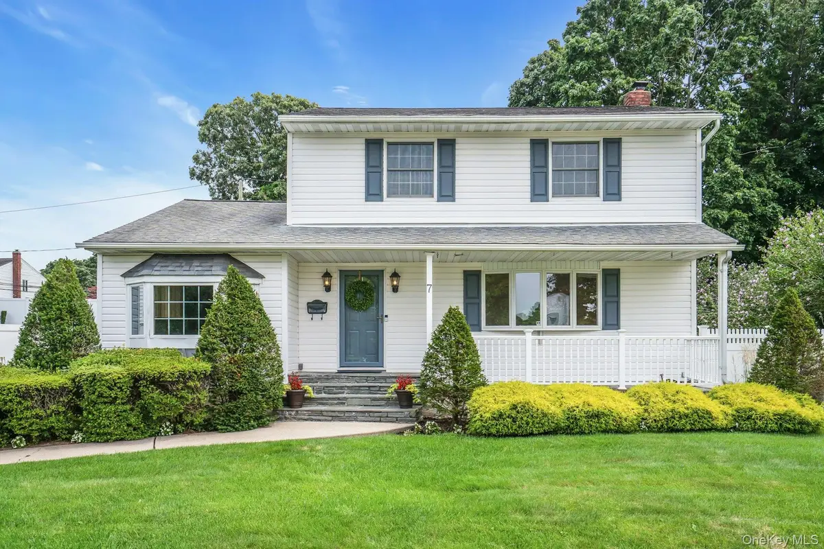 7 Tomkins Court, Commack, NY 11725 - #1