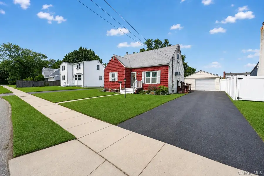 17 Heathcote Road, Lindenhurst, NY 11757 - #2