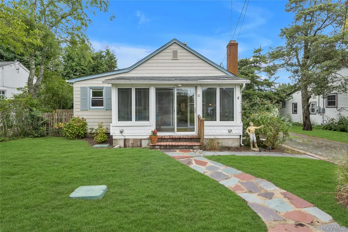10 Mineola Court, Hampton Bays, NY 11946 - #1
