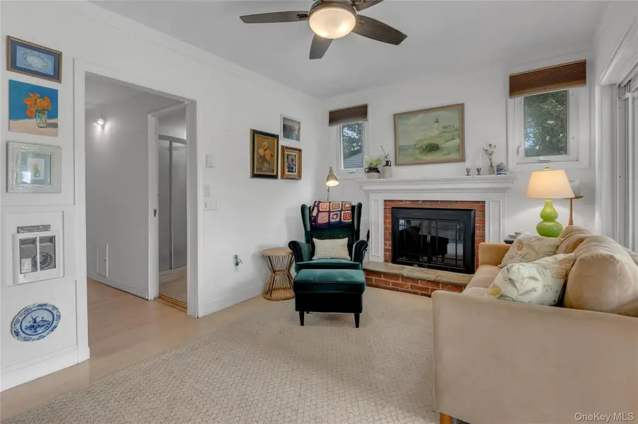10 Mineola Court, Hampton Bays, NY 11946 - #2