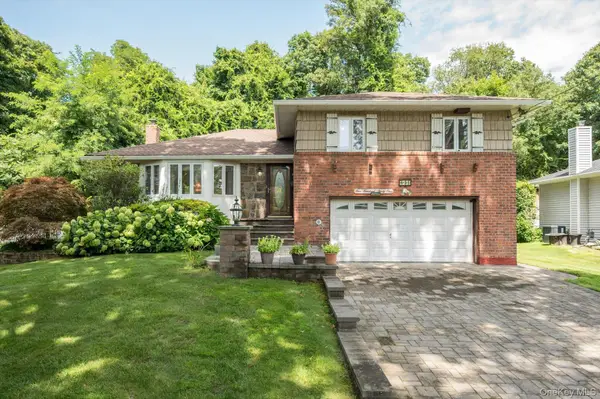 131 Stratford N, Roslyn Heights, NY 11577