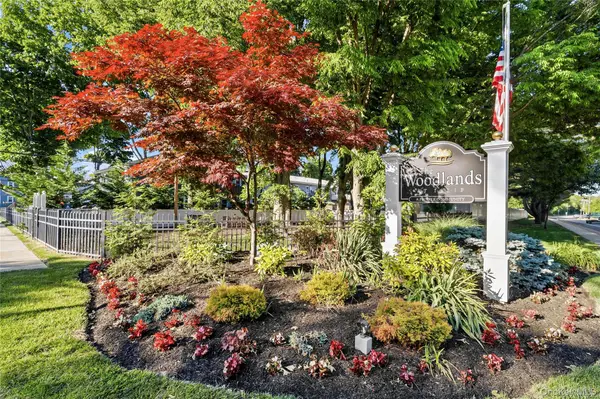 86 Cardinal Lane #2B, Islip, NY 11751