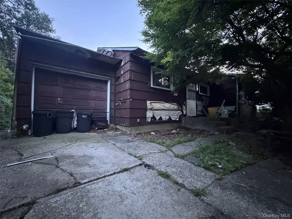 5 Steven Street, Plainview, NY 11803 - #1