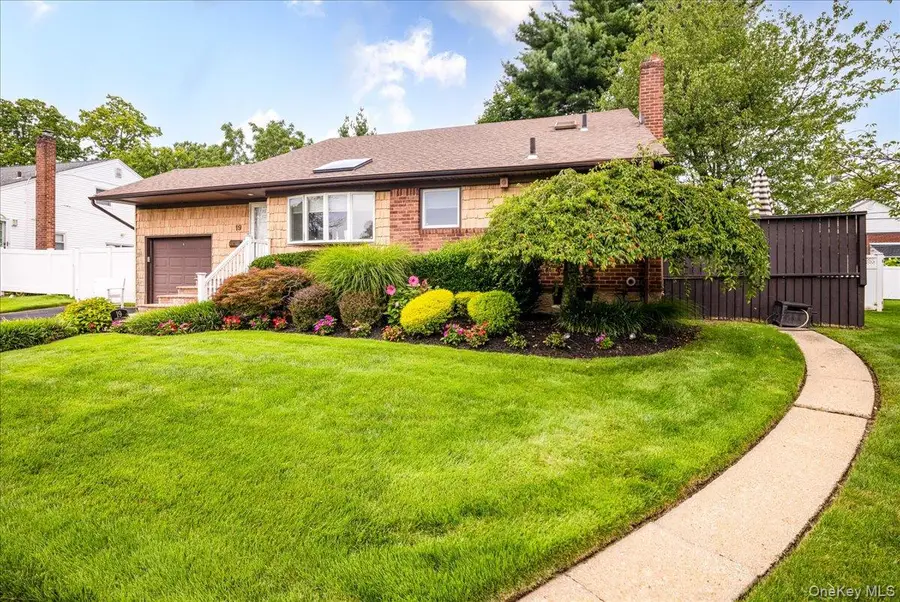 19 Jerold Street, Plainview, NY 11803 - #3