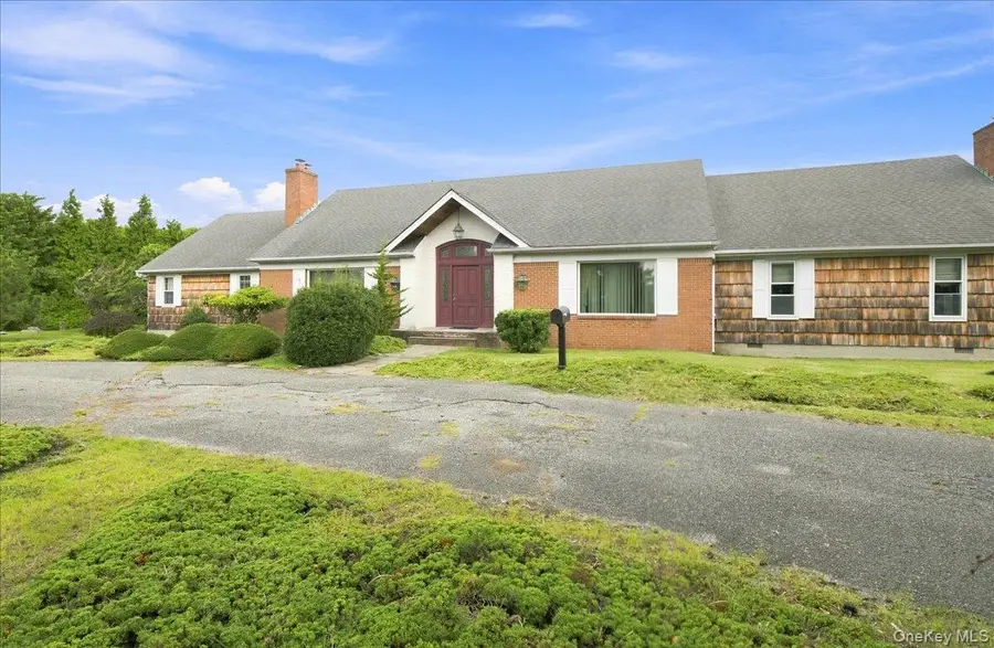 3 The Moor, East Islip, NY 11730 - #3