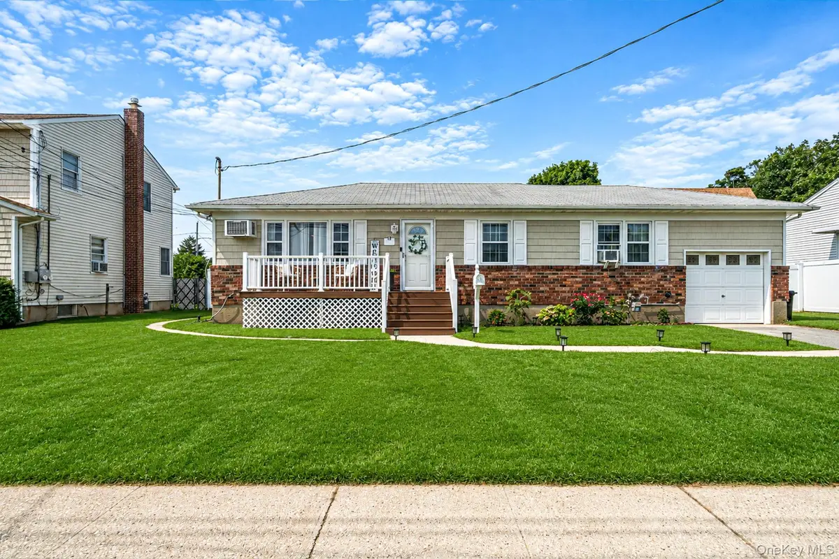 1028 Herzel Boulevard, West Babylon, NY 11704 - #1