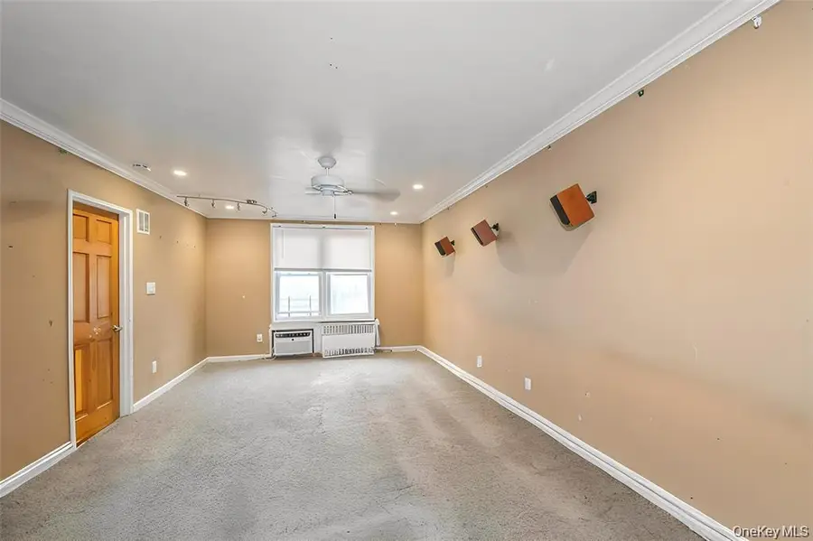 110 Brooklyn Avenue #3ZZ, Freeport, NY 11520 - #2