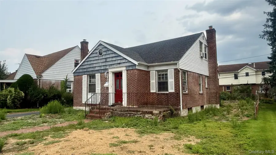 34 Fairfield Lane, New Hyde Park, NY 11040 - #3