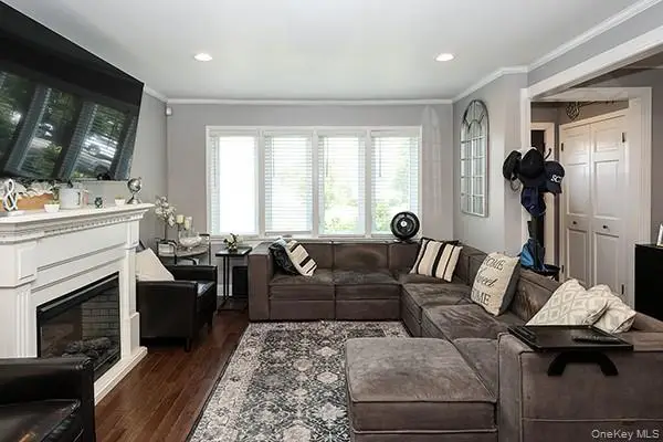 208 N Walnut Street, Massapequa, NY 11758 - #3