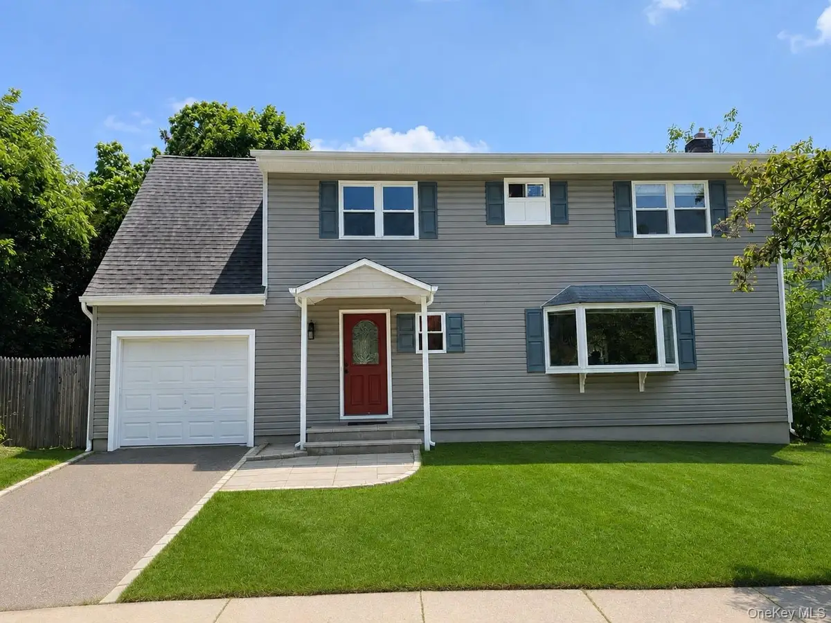 6 Chalden Court, Huntington Station, NY 11746 - #1