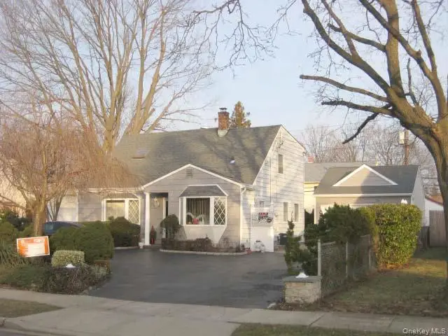 9 Academy Lane, Levittown, NY 11756 - #2