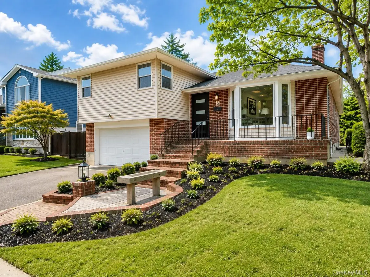5 Warren Pl Plainview, Plainview, NY 11803 - #1