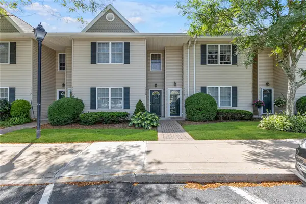 1118 Savoy Drive, Melville, NY 11747